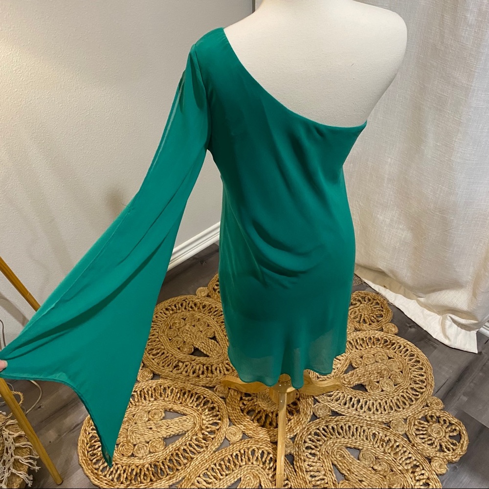 Soprano Emerald One Shoulder Slit Bell Sleeve